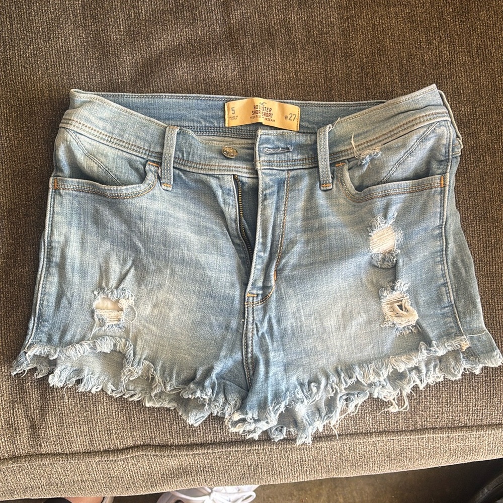 Hollister short-shorts
